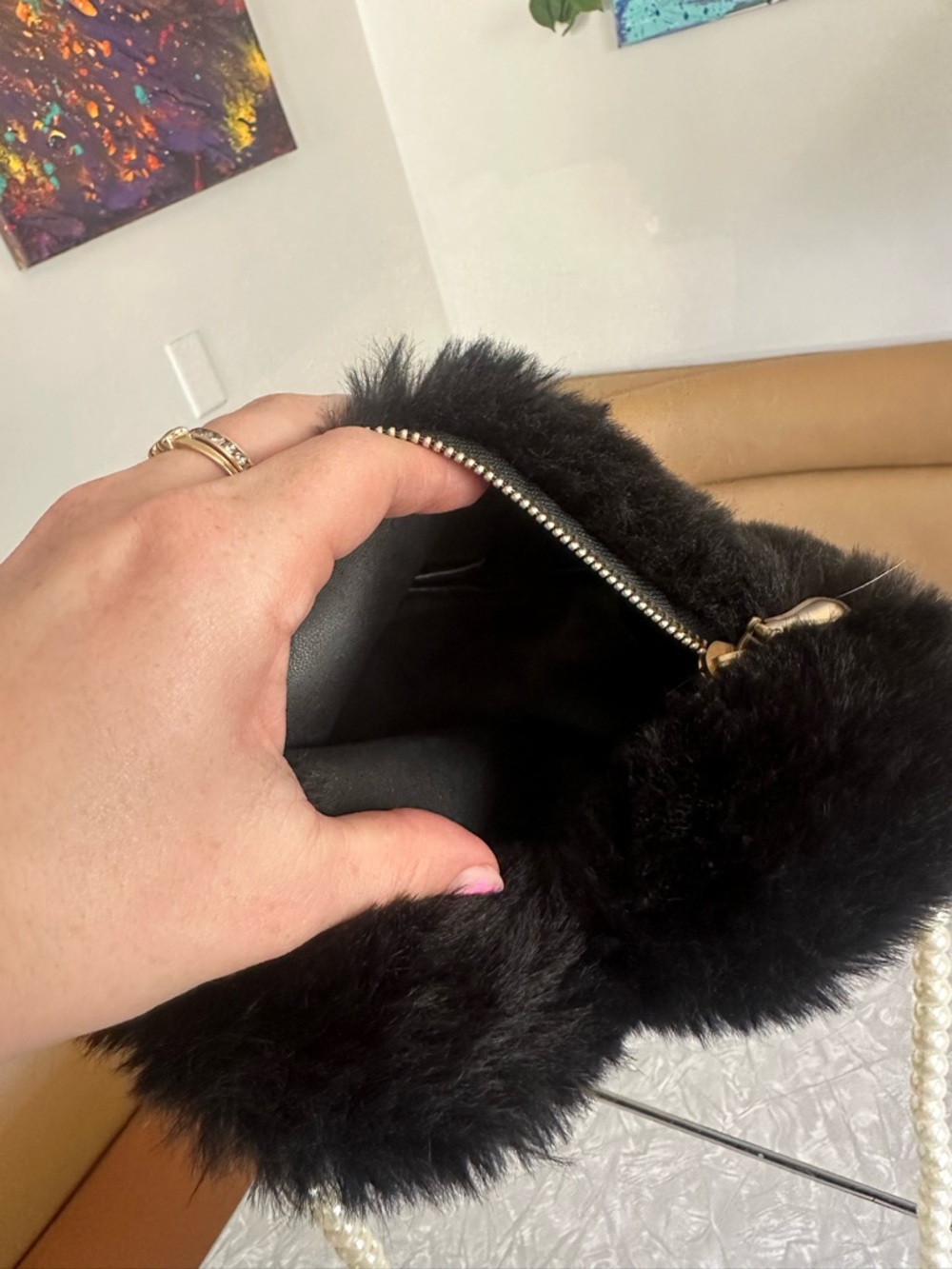Pearl Strap Black Faux Fur Heart Crossbody Bag - Picture 2 of 2